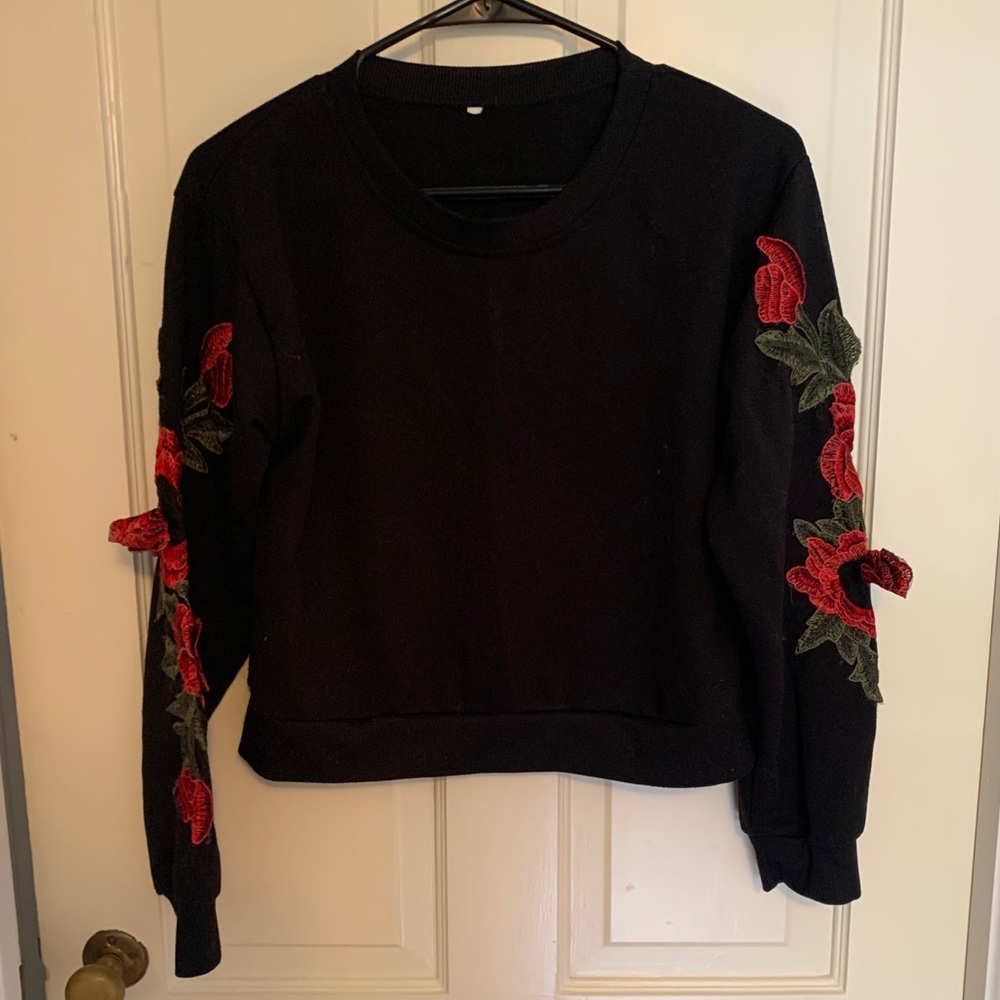 Black cropped rose sweatshirt